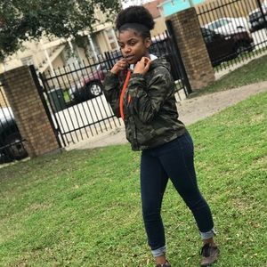 Meet your Posher, Lania